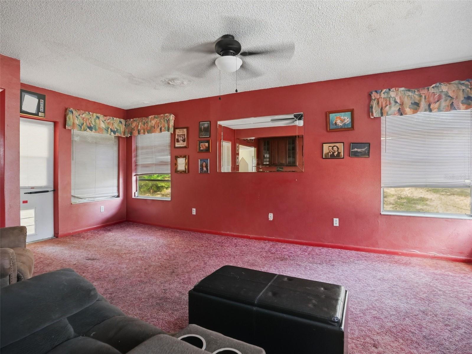 11121 ROLLINGWOOD DR