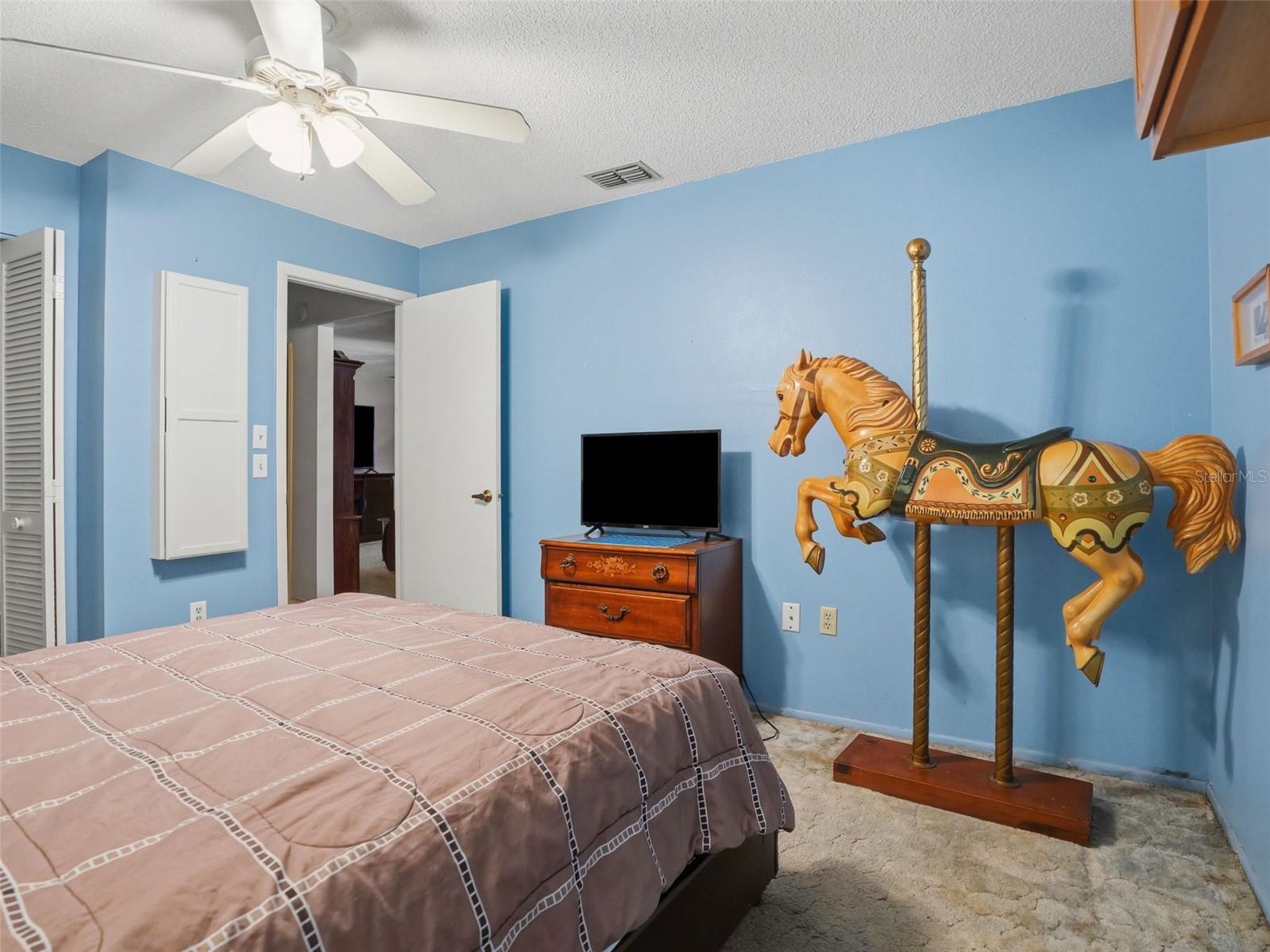 11121 ROLLINGWOOD DR
