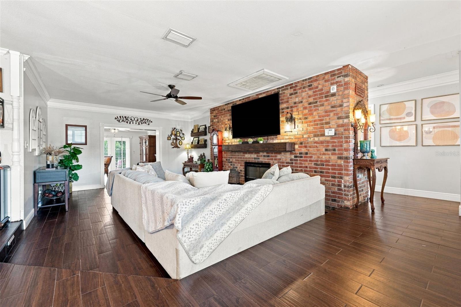 3104 W OSBORNE AVE