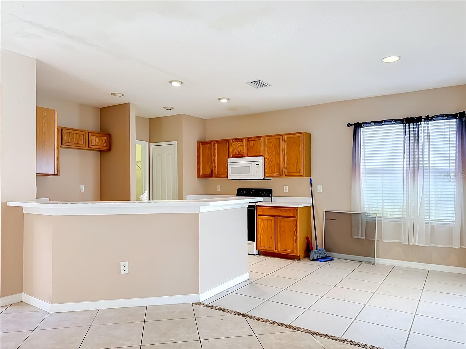 7931 CARRIAGE POINTE DR