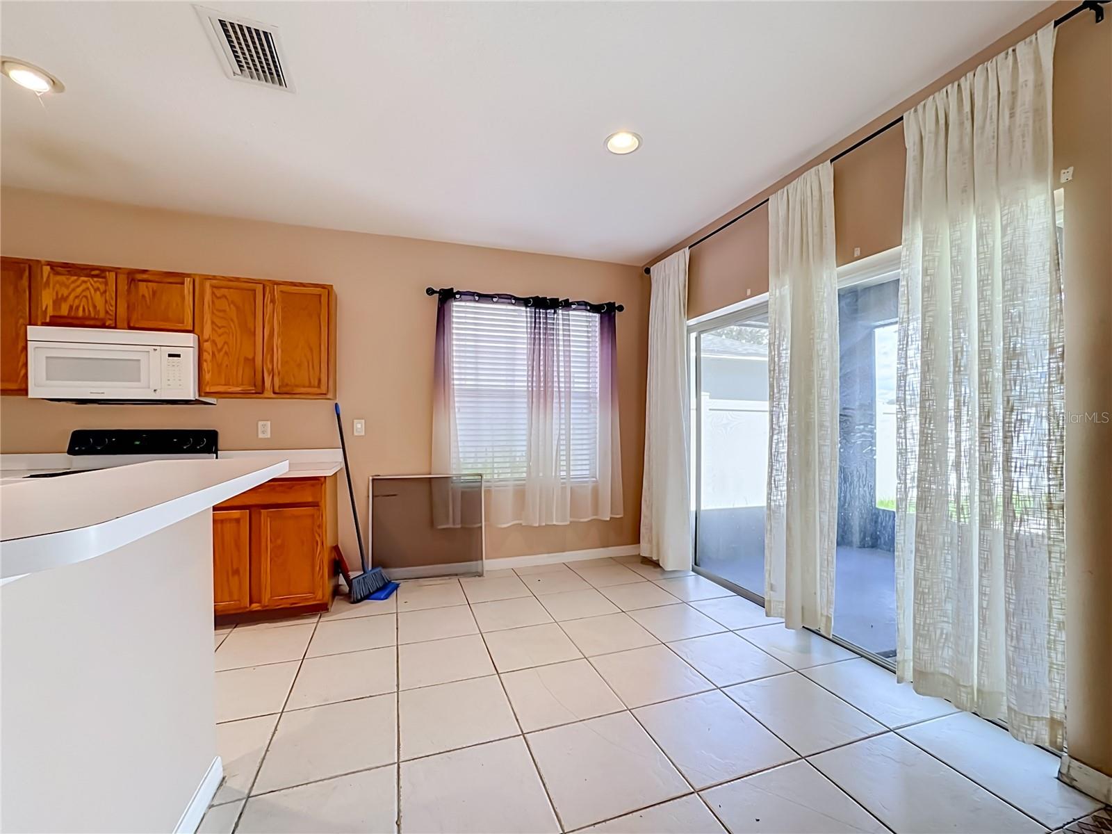 7931 CARRIAGE POINTE DR