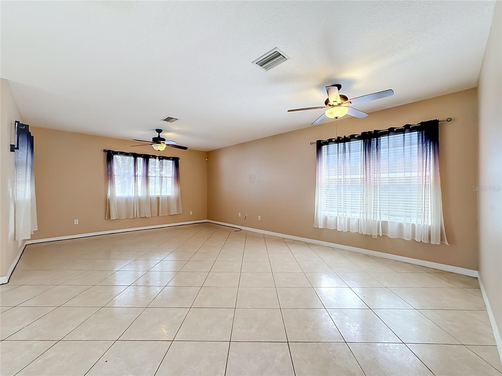 7931 CARRIAGE POINTE DR