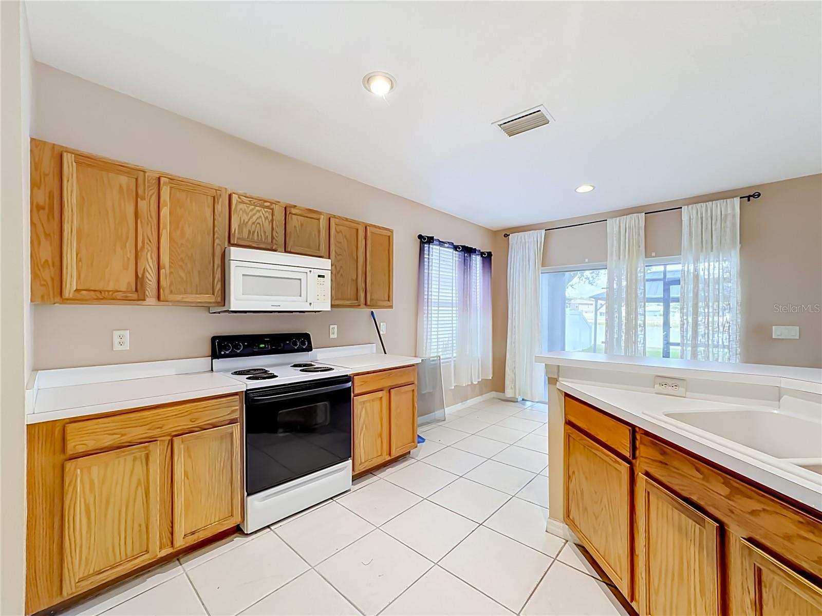7931 CARRIAGE POINTE DR