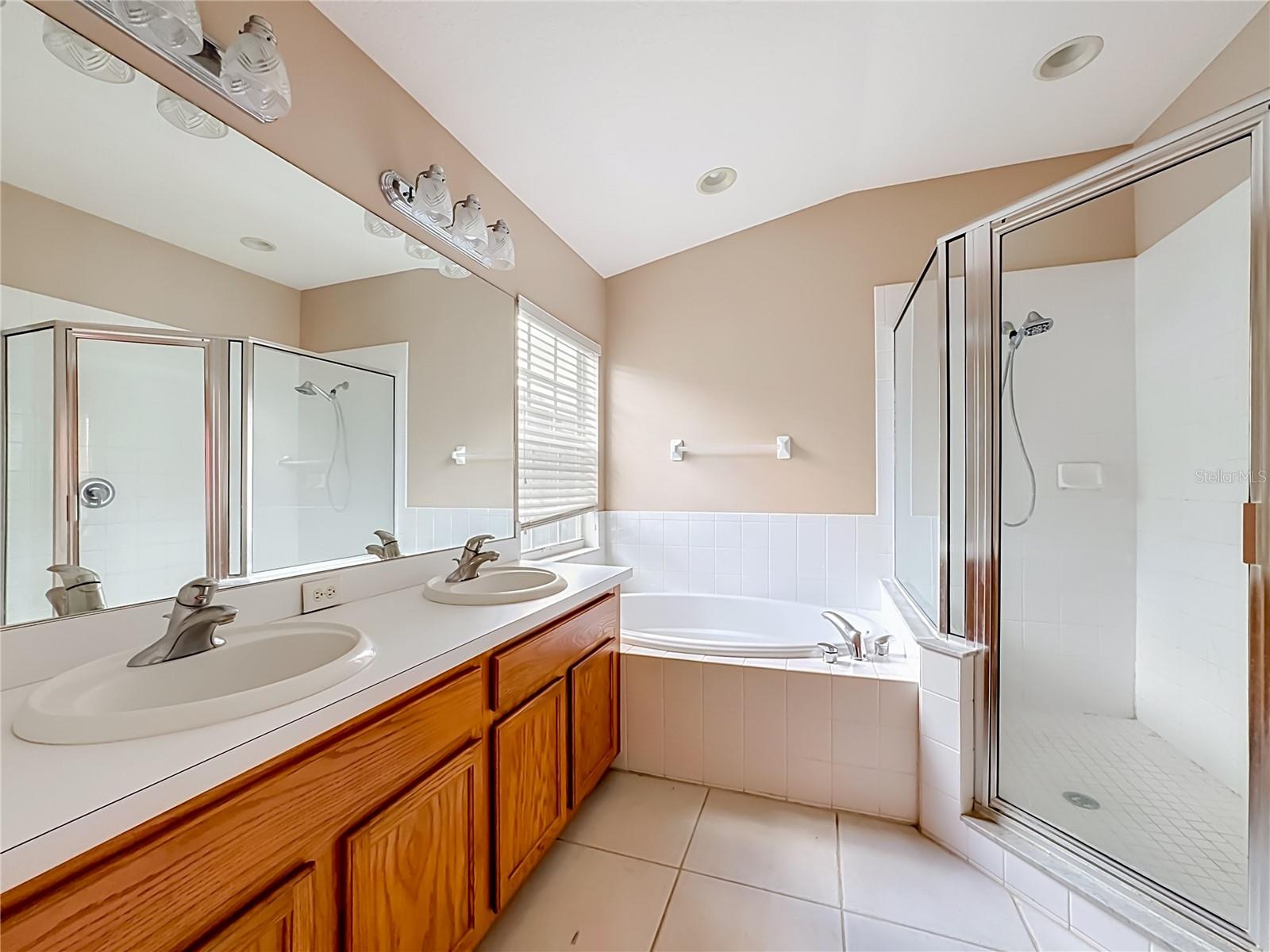 7931 CARRIAGE POINTE DR