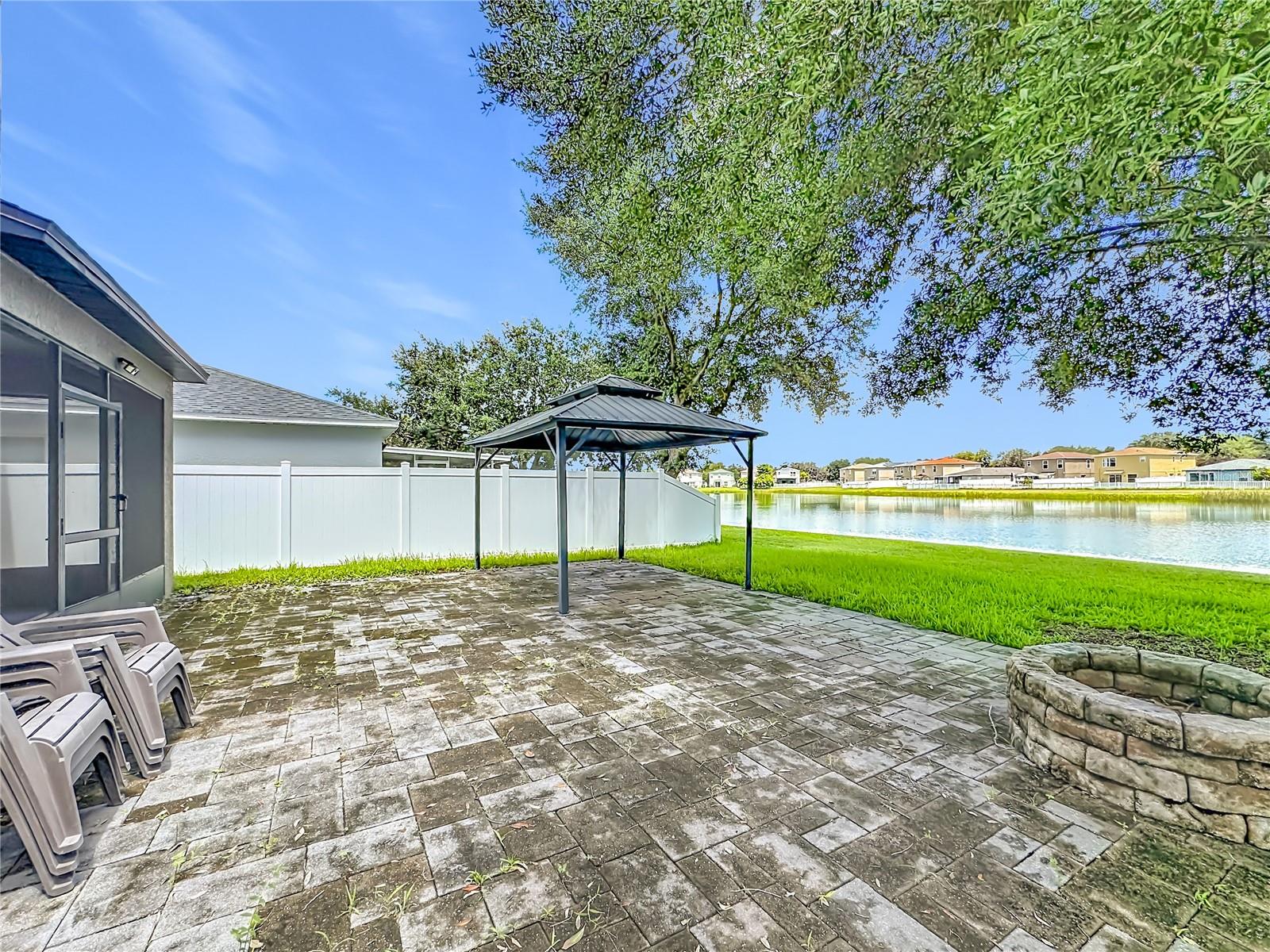 7931 CARRIAGE POINTE DR