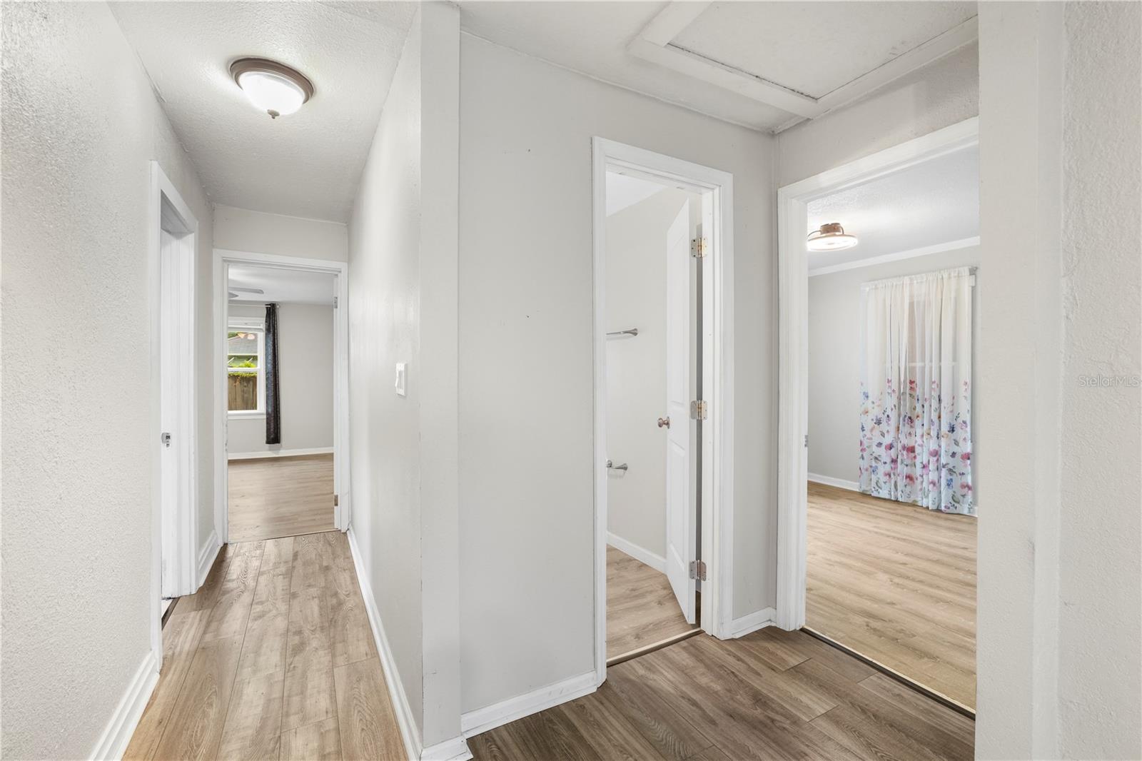 1717 W MOHAWK AVE