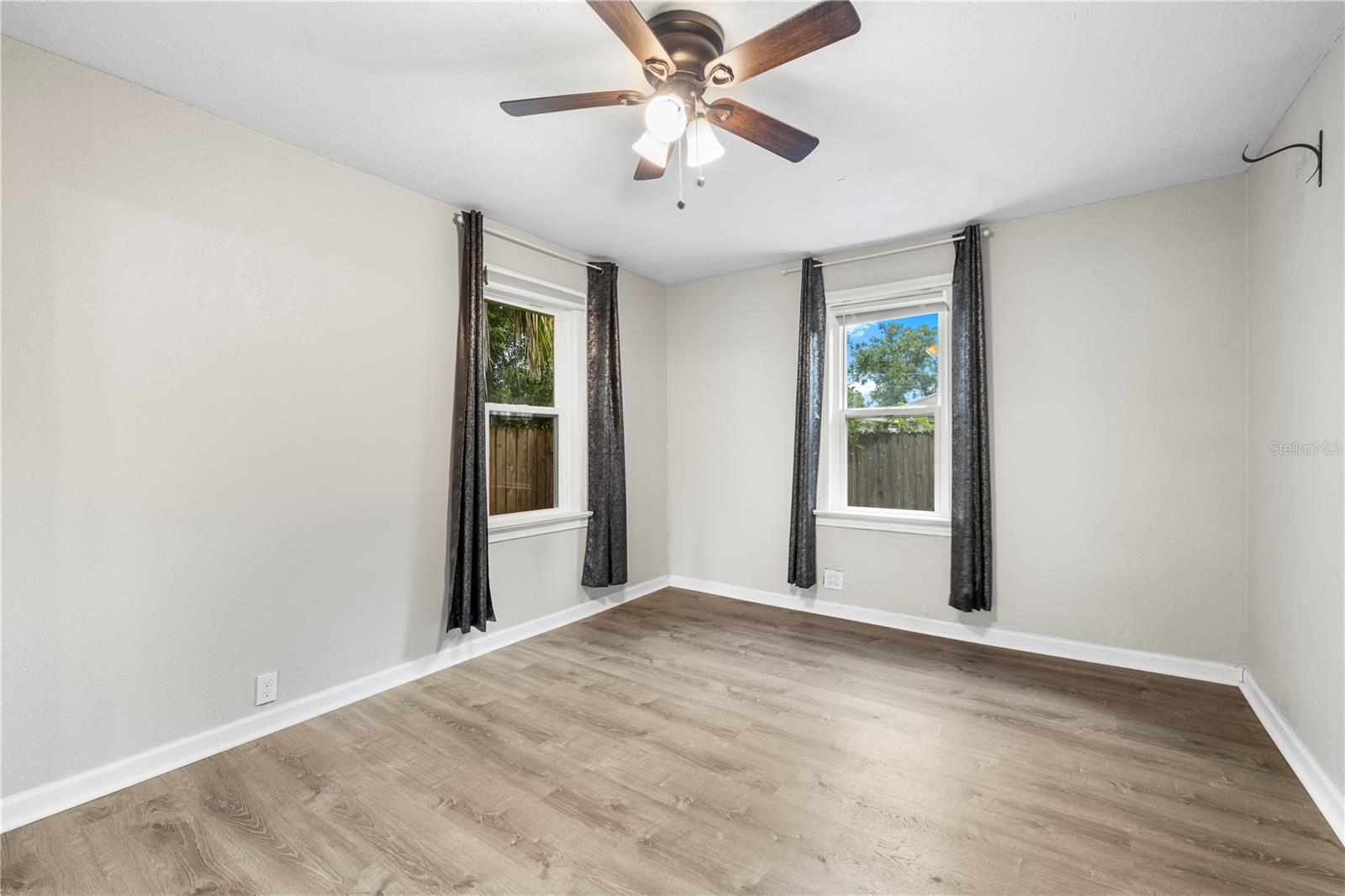 1717 W MOHAWK AVE