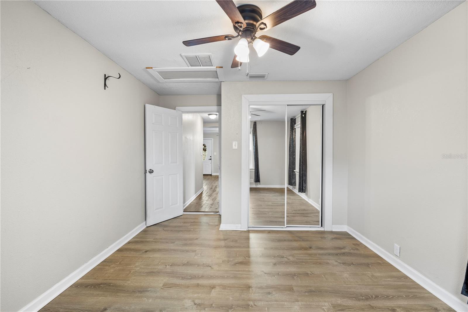 1717 W MOHAWK AVE