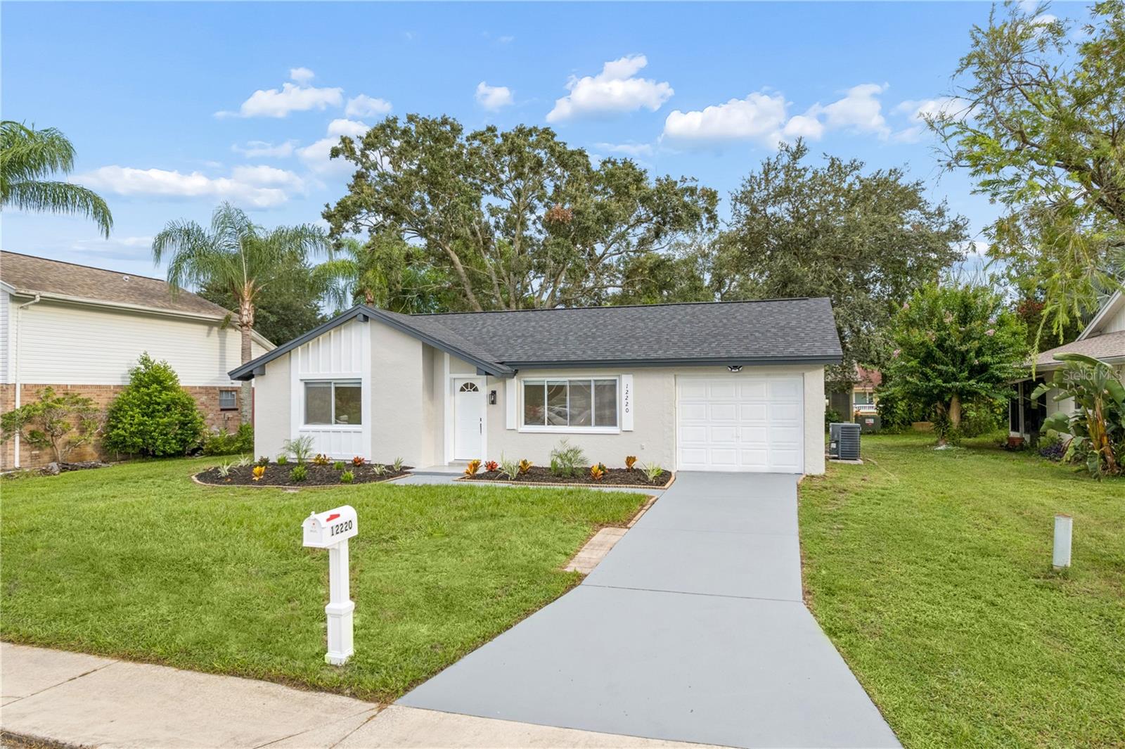 12220 MEADOWBROOK LN