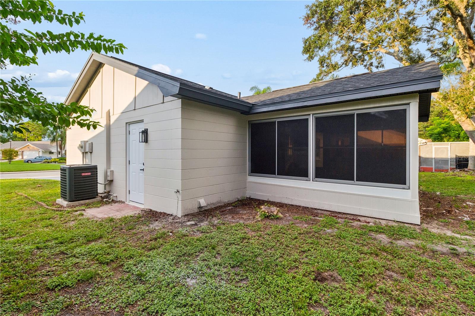 12220 MEADOWBROOK LN