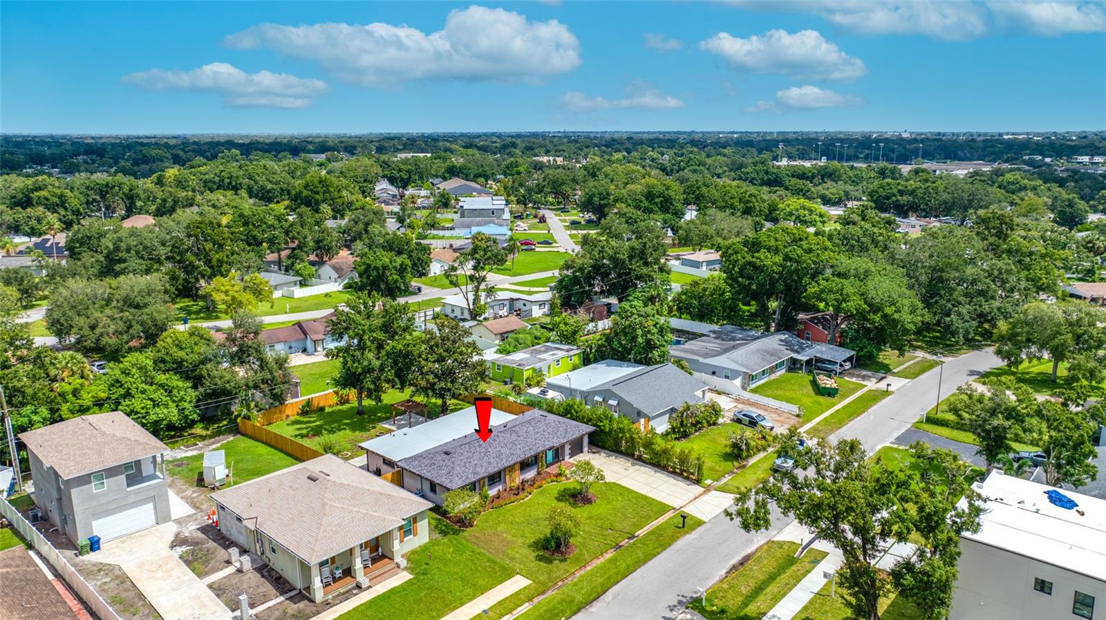 2121 W FARWELL DR