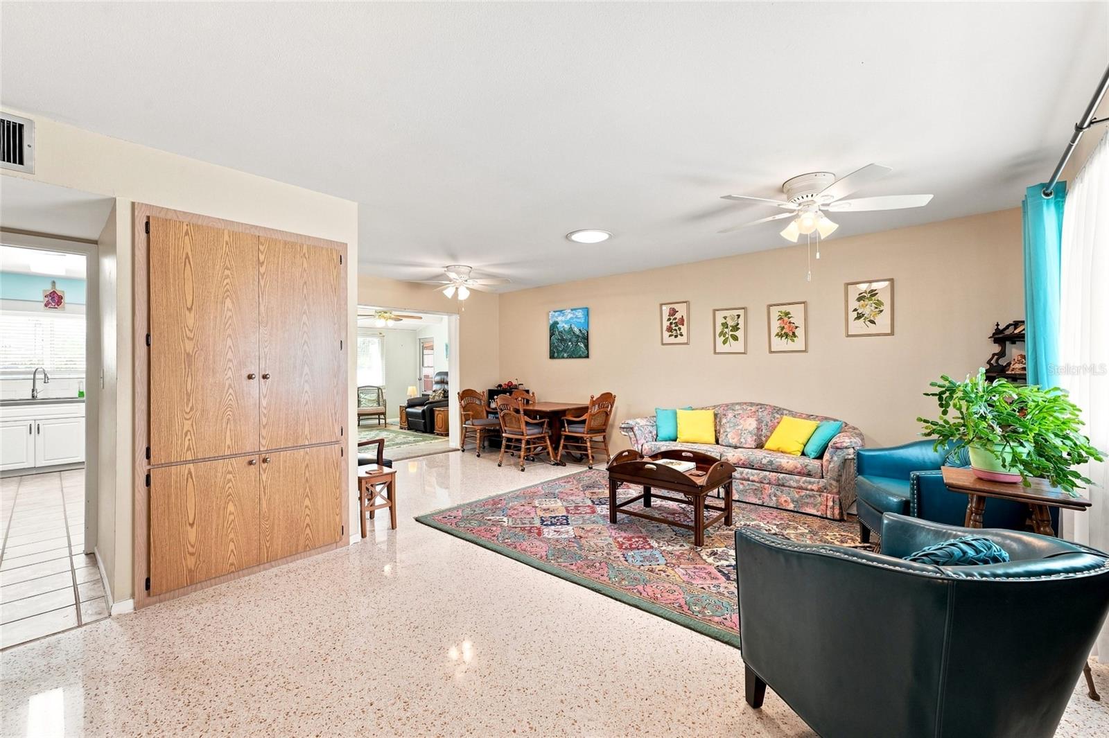 702 THUNDERBIRD AVE