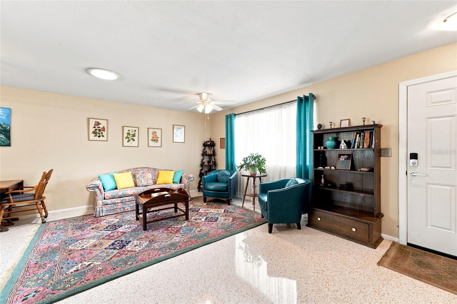 702 THUNDERBIRD AVE