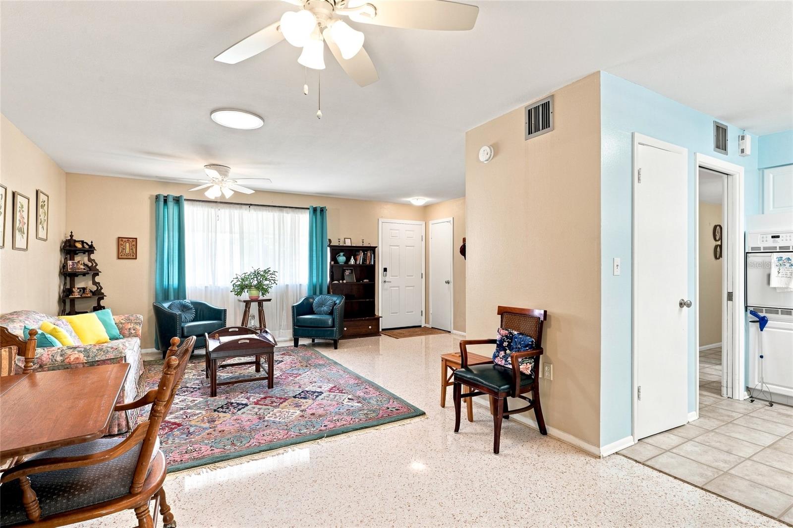 702 THUNDERBIRD AVE