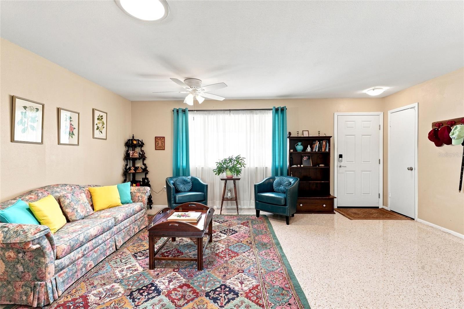 702 THUNDERBIRD AVE