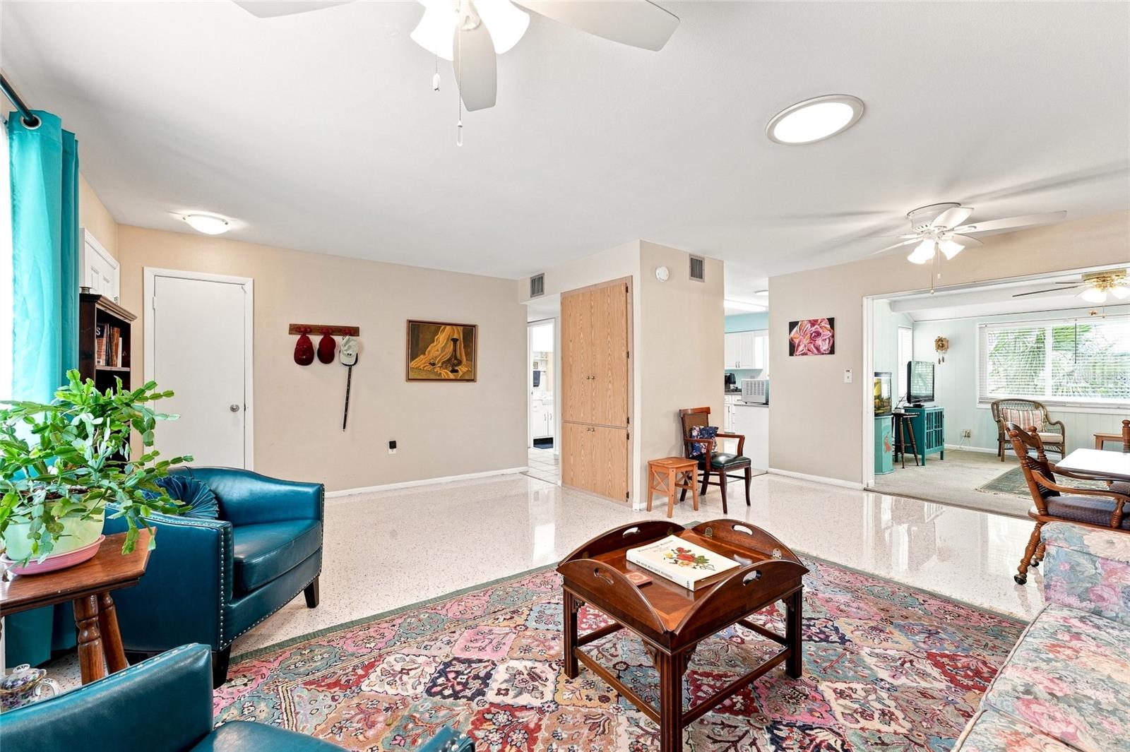 702 THUNDERBIRD AVE