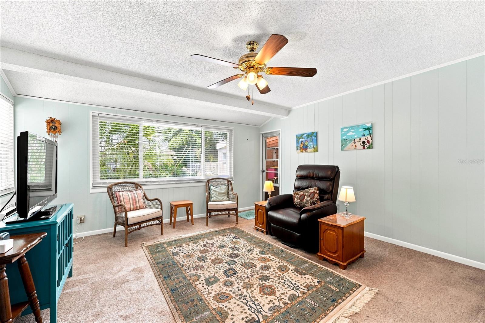 702 THUNDERBIRD AVE