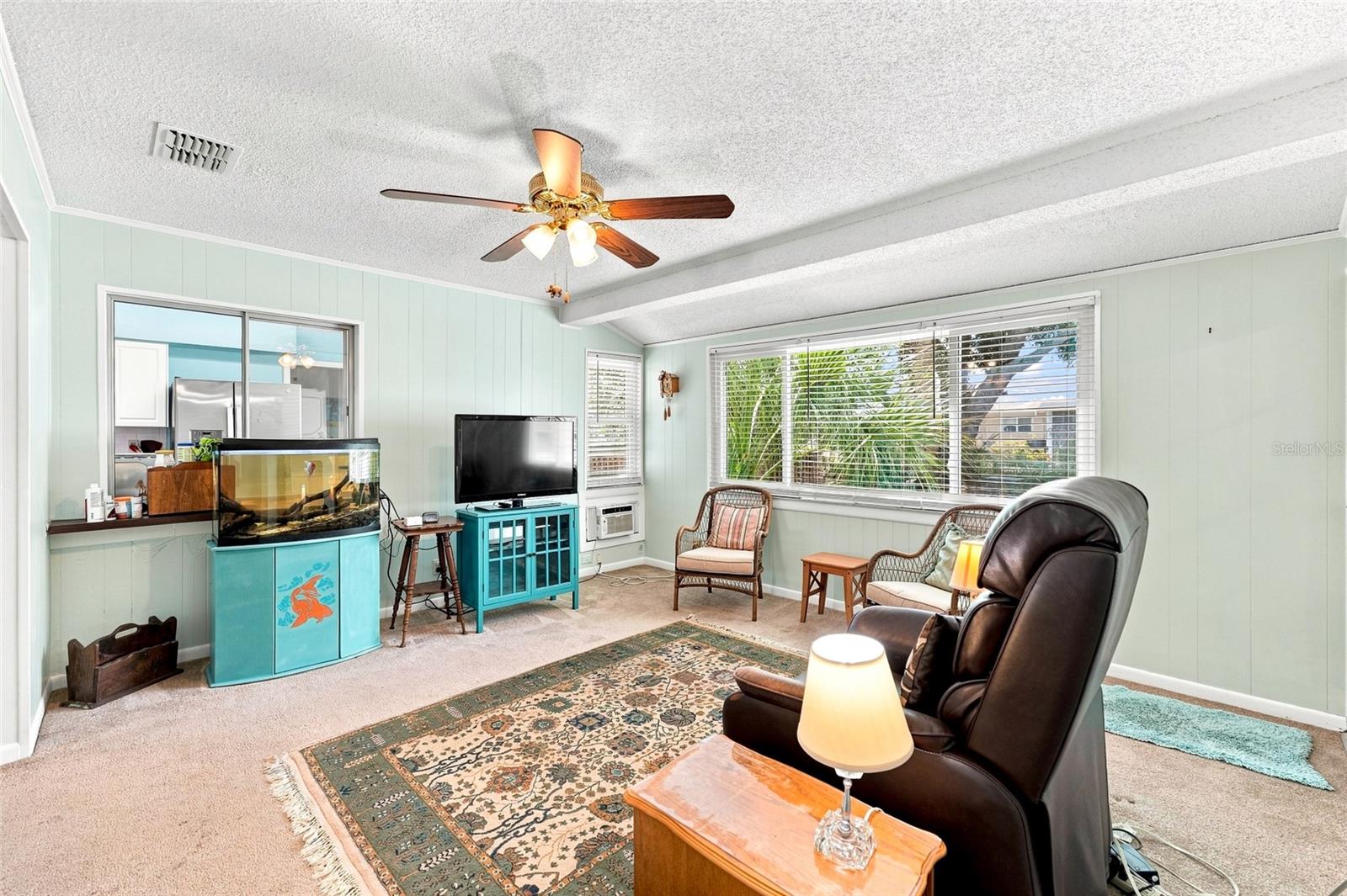 702 THUNDERBIRD AVE