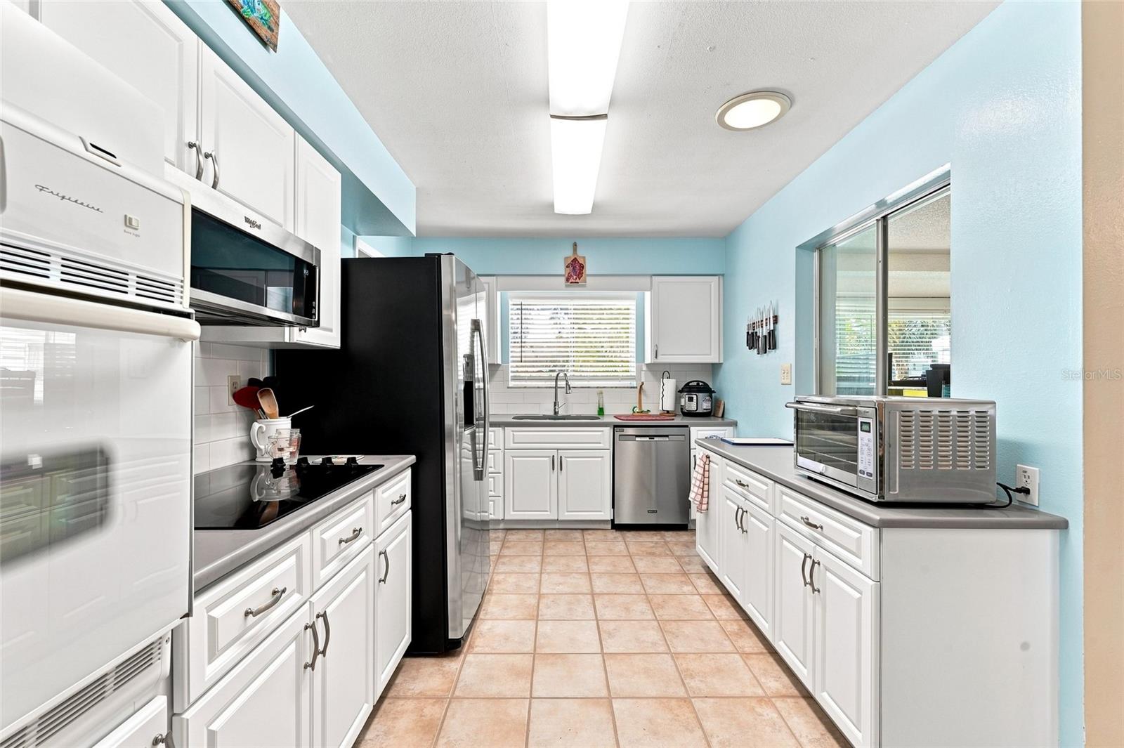 702 THUNDERBIRD AVE