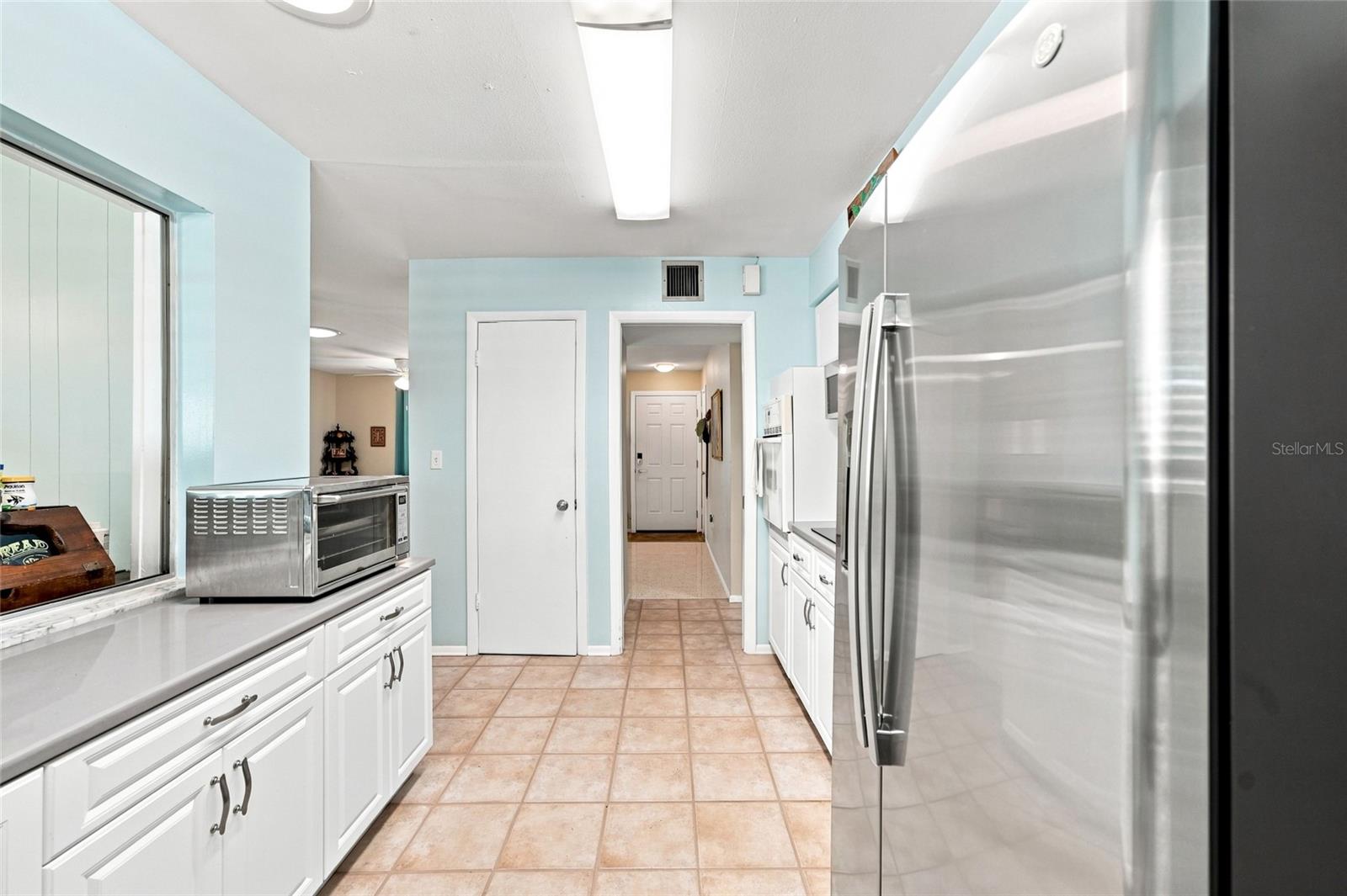 702 THUNDERBIRD AVE