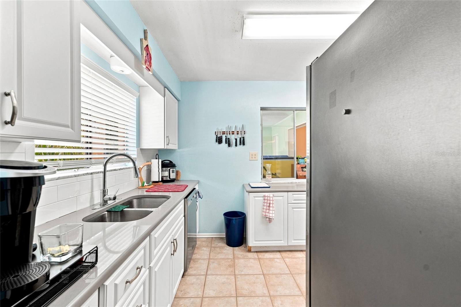 702 THUNDERBIRD AVE