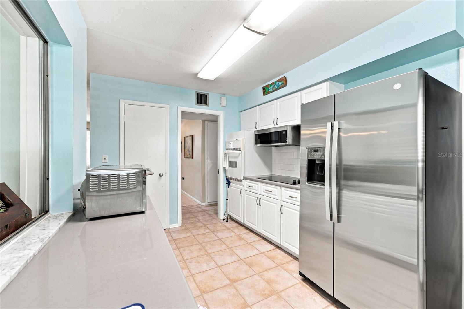 702 THUNDERBIRD AVE