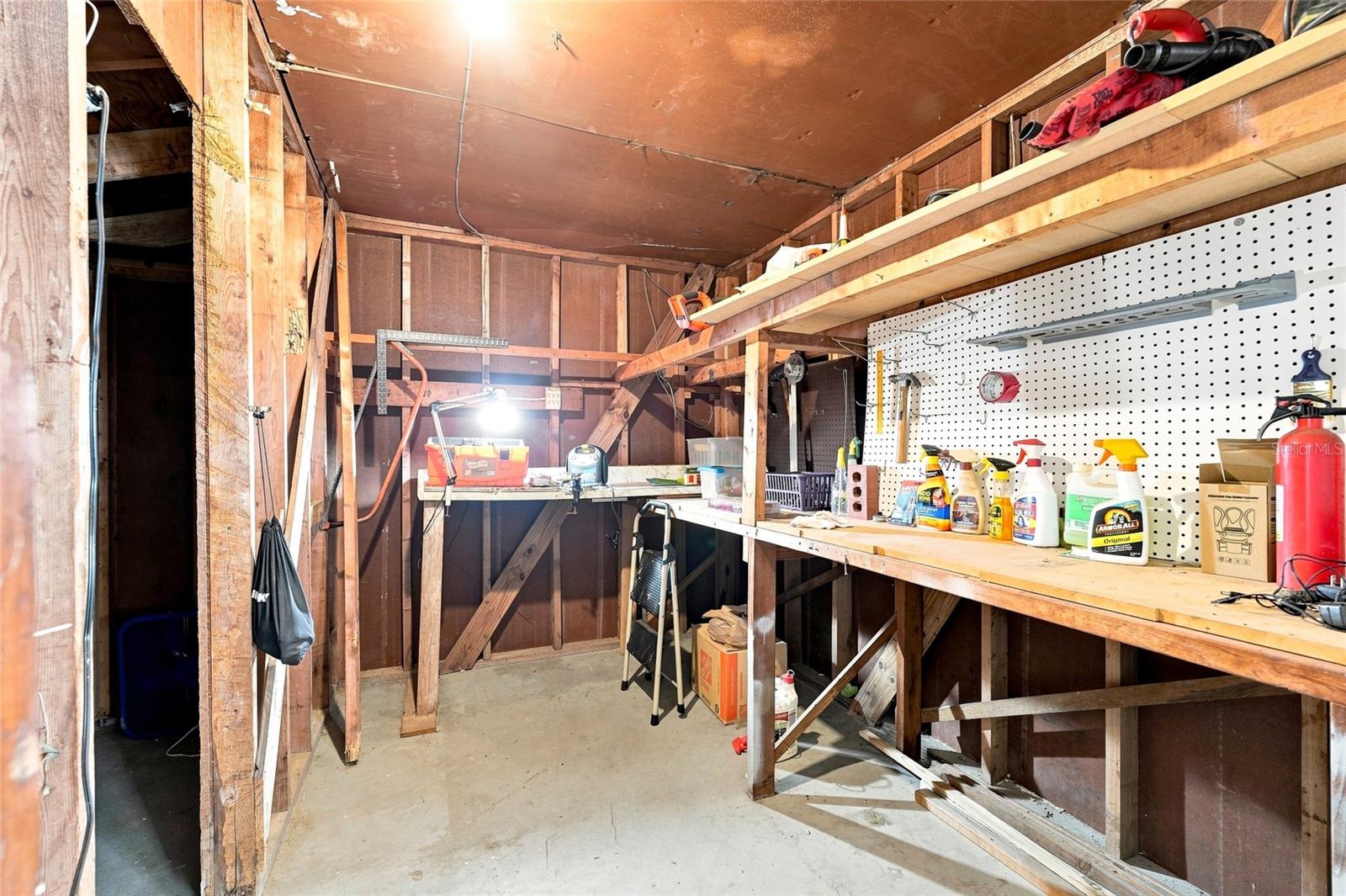 702 THUNDERBIRD AVE