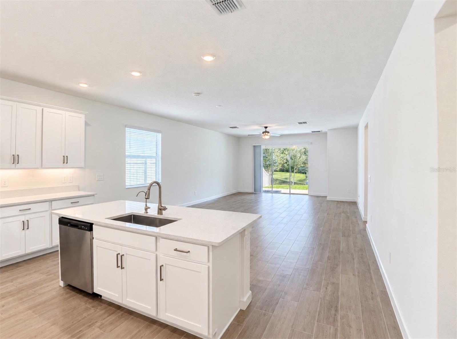 10060 BANYAN BREEZE BLVD