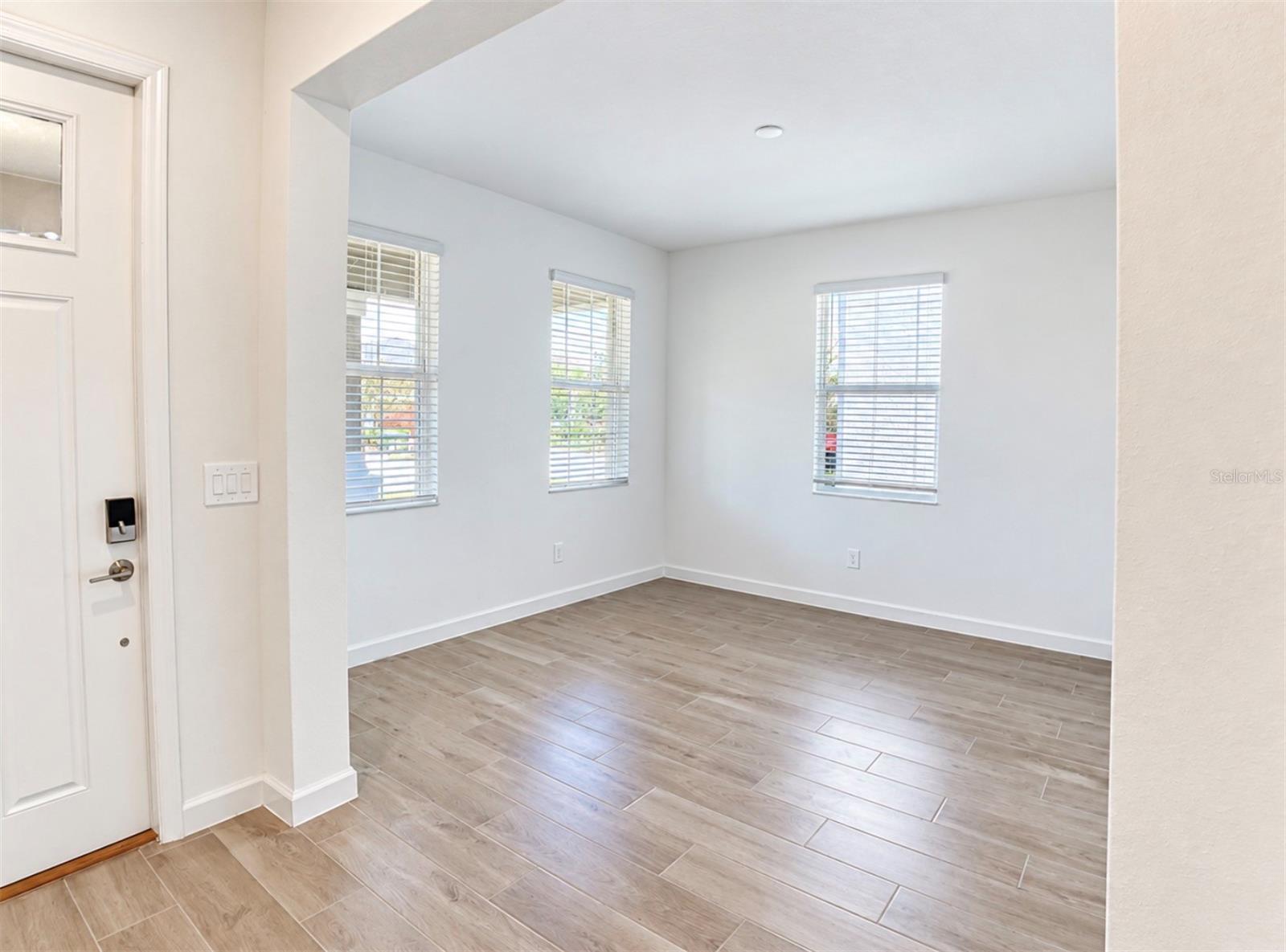 10060 BANYAN BREEZE BLVD