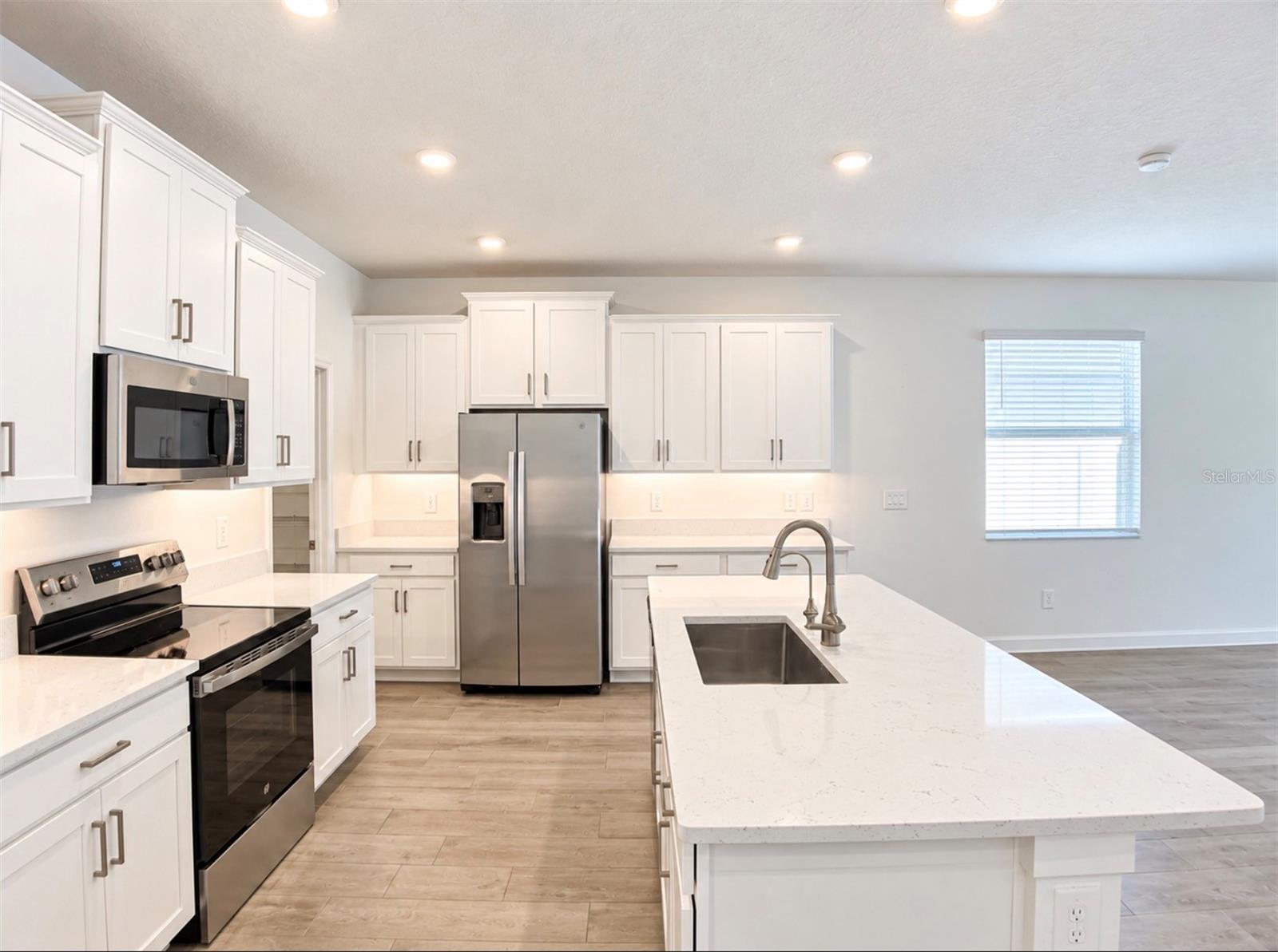 10060 BANYAN BREEZE BLVD