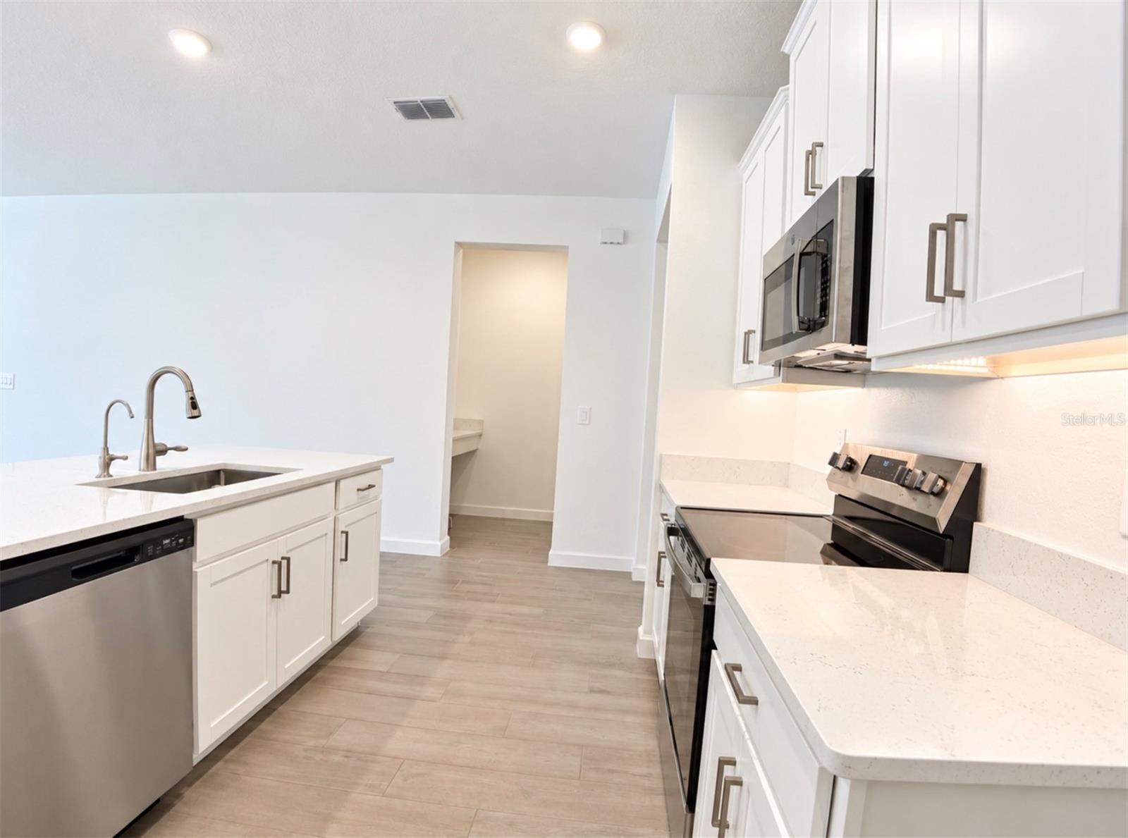 10060 BANYAN BREEZE BLVD