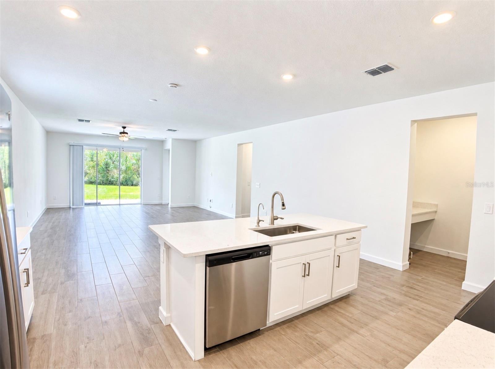 10060 BANYAN BREEZE BLVD