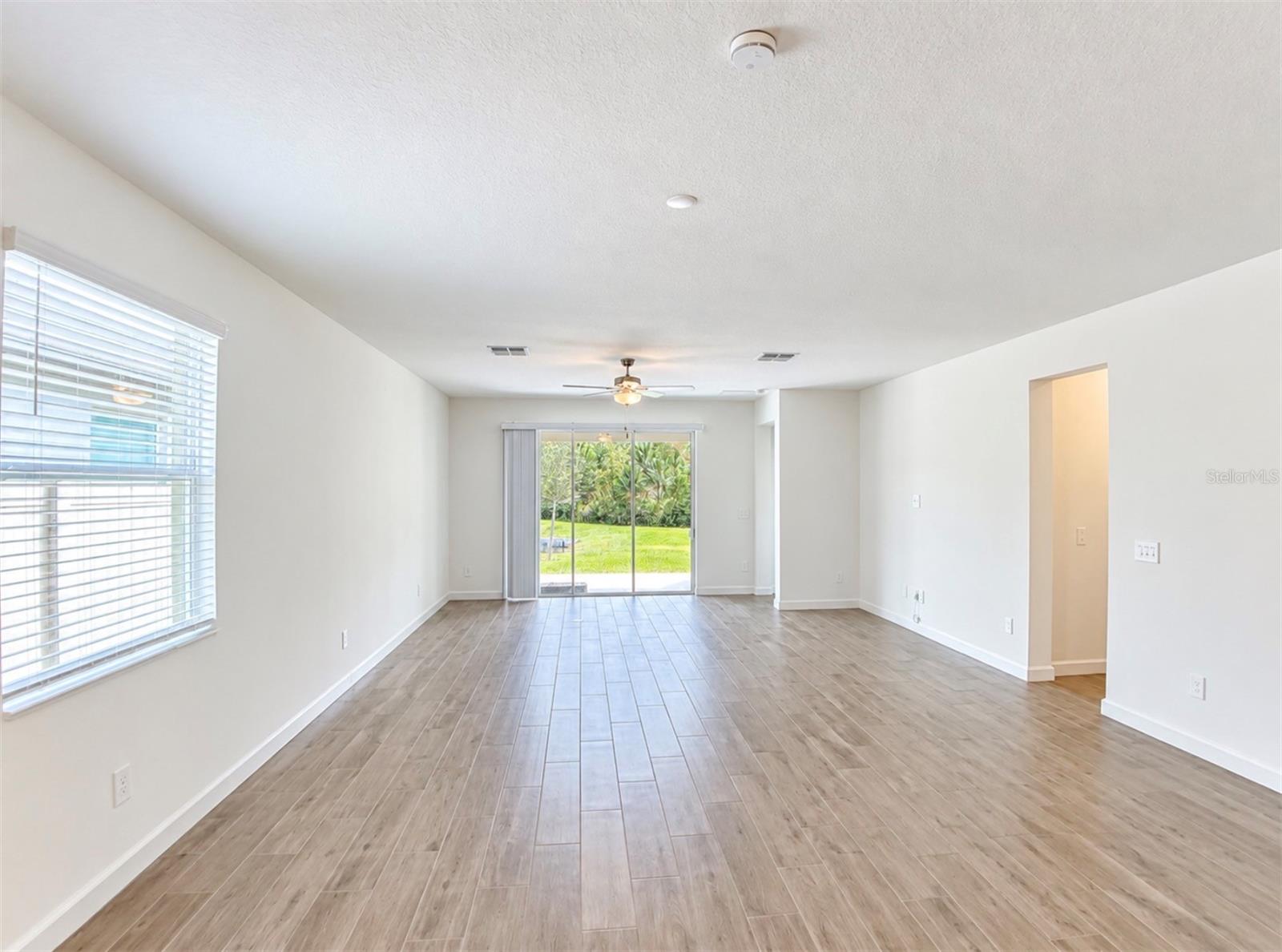 10060 BANYAN BREEZE BLVD