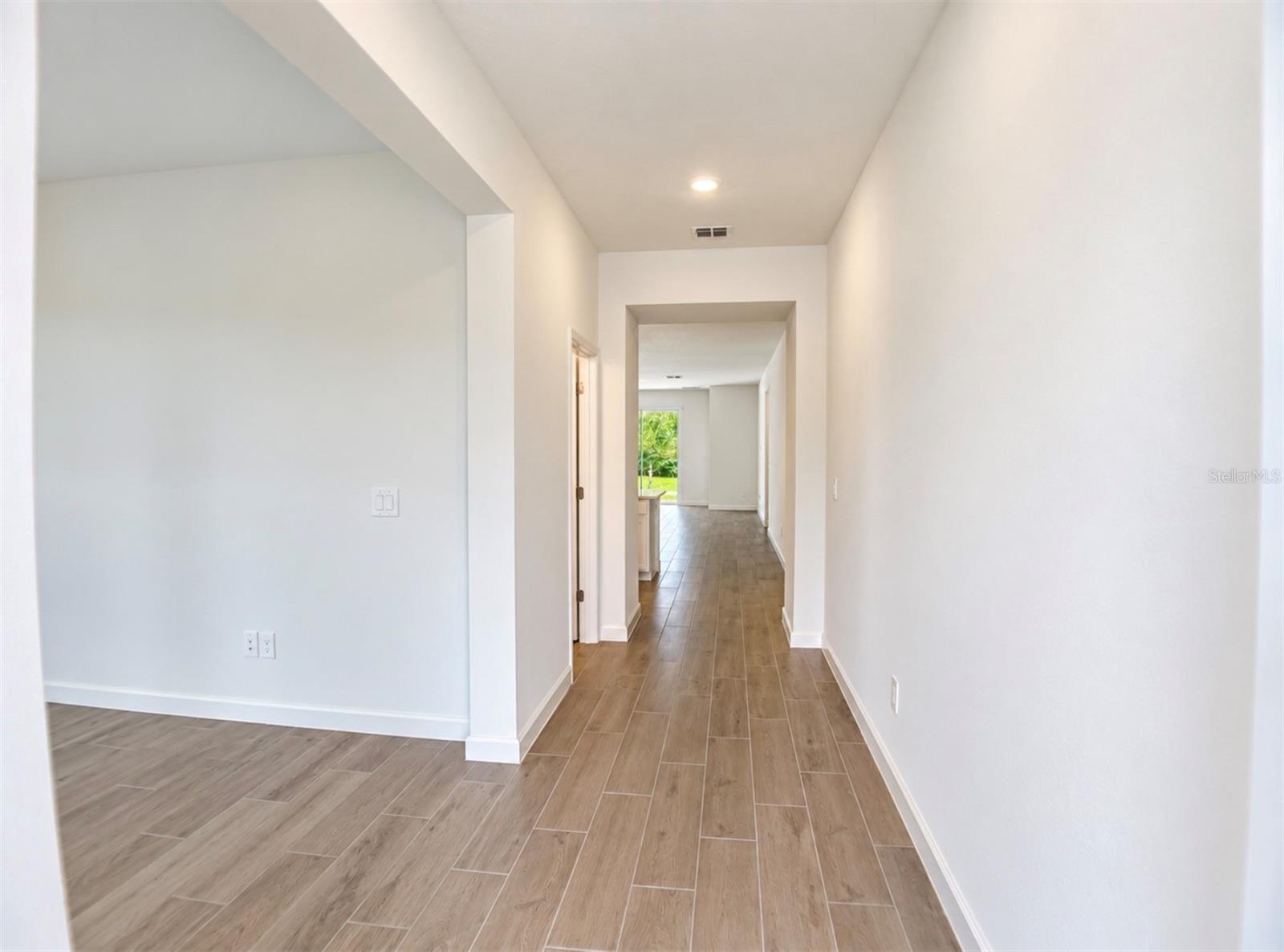 10060 BANYAN BREEZE BLVD