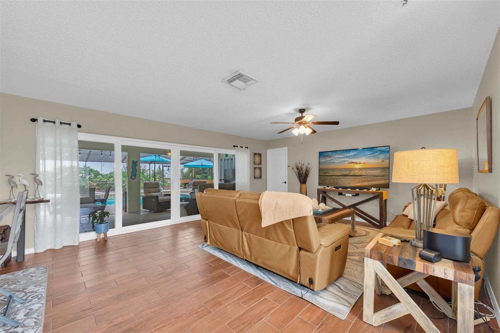 207 AMESBURY CIR