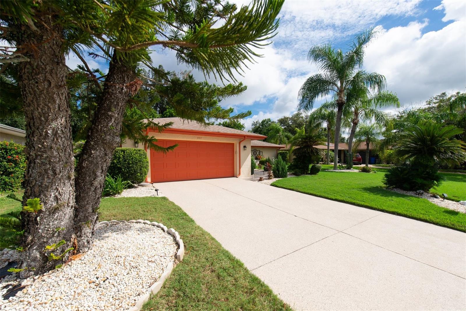 207 AMESBURY CIR
