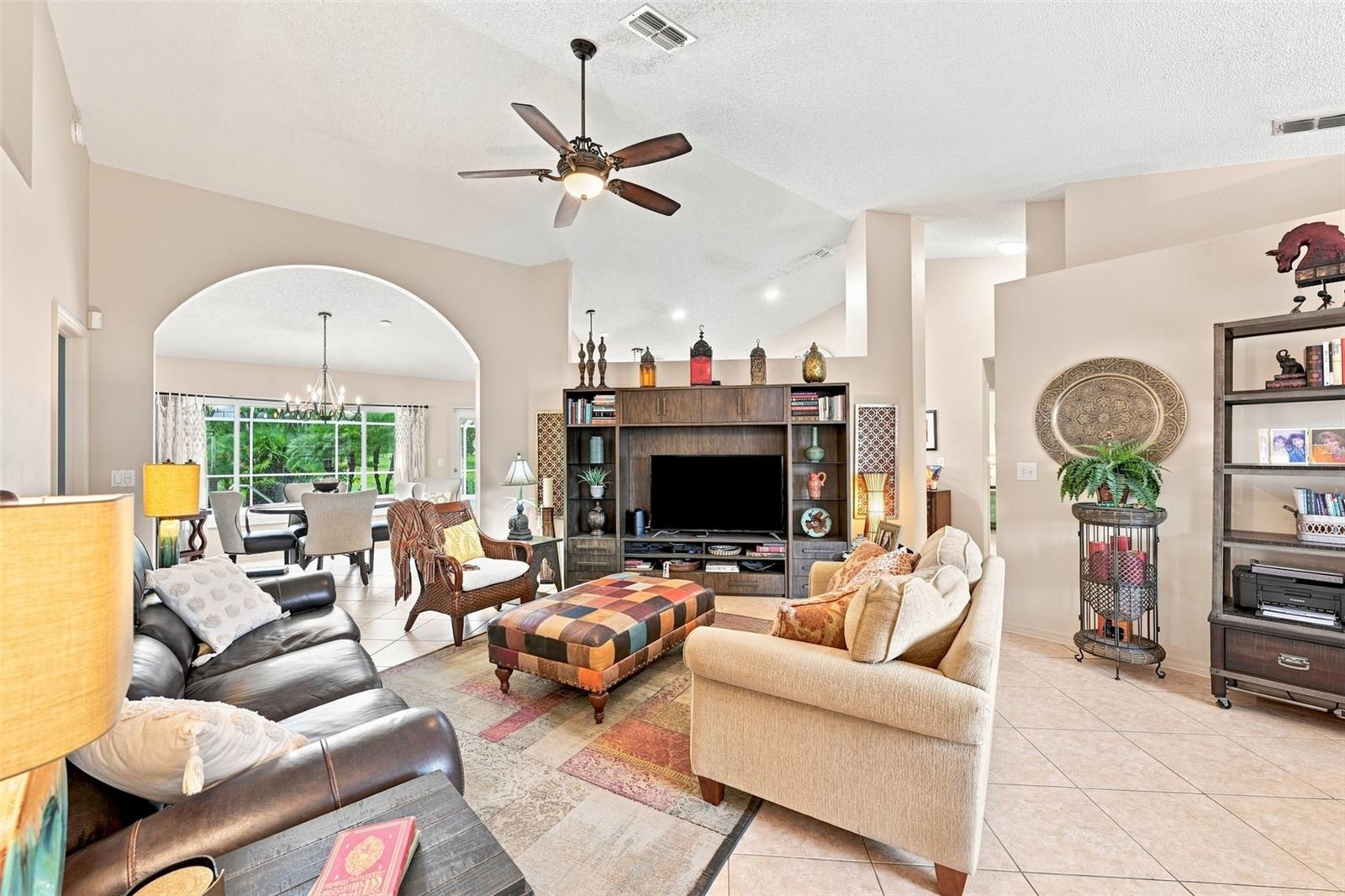 308 CALOOSA PALMS CT