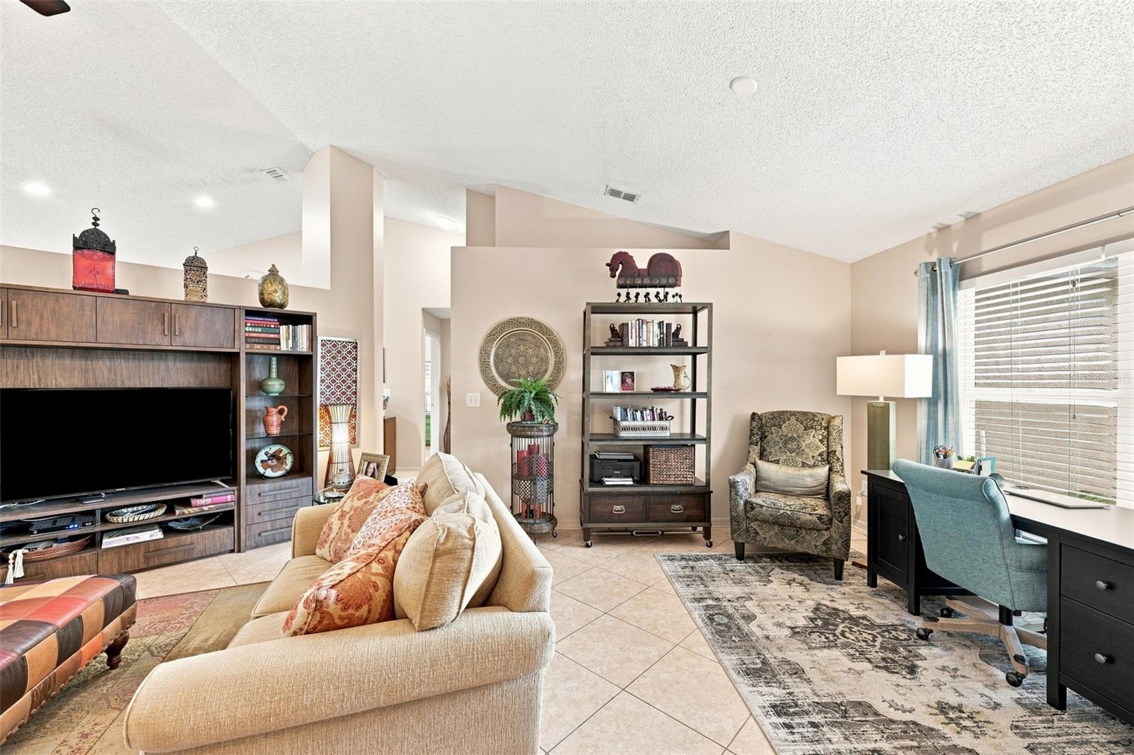 308 CALOOSA PALMS CT