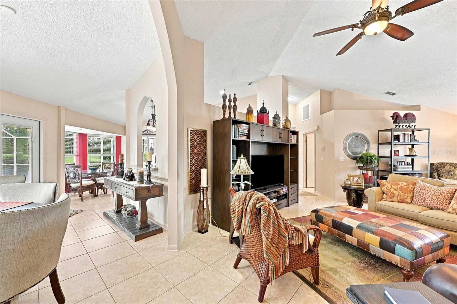 308 CALOOSA PALMS CT