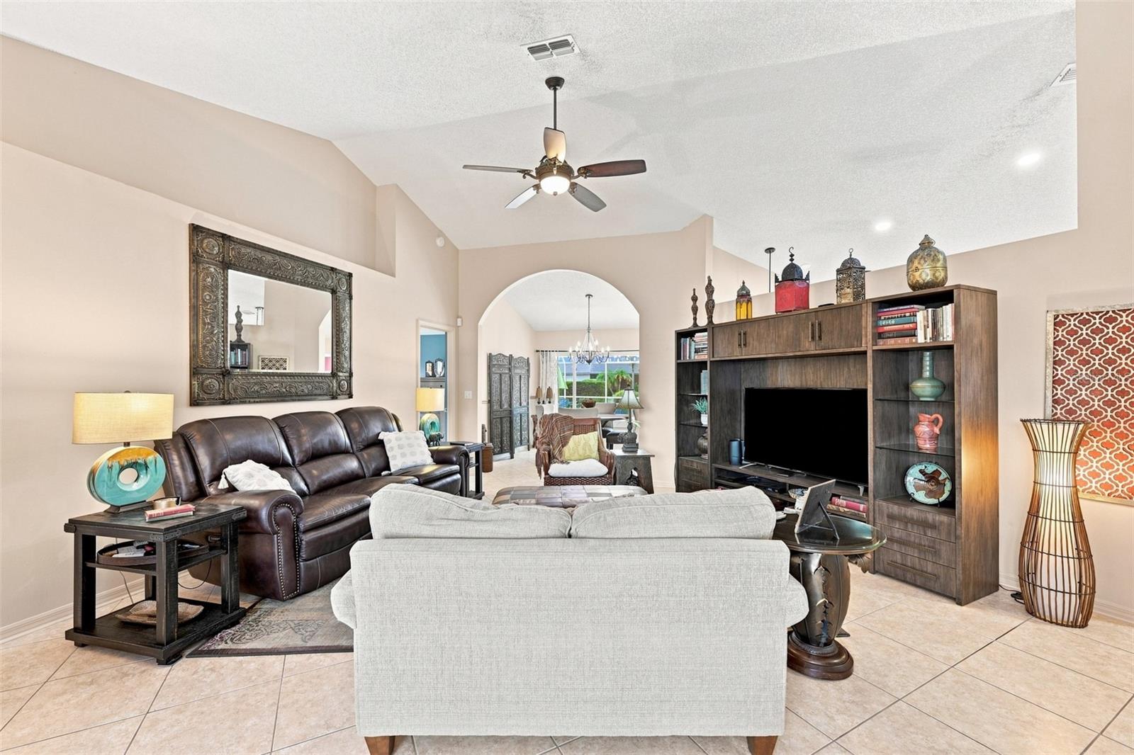 308 CALOOSA PALMS CT
