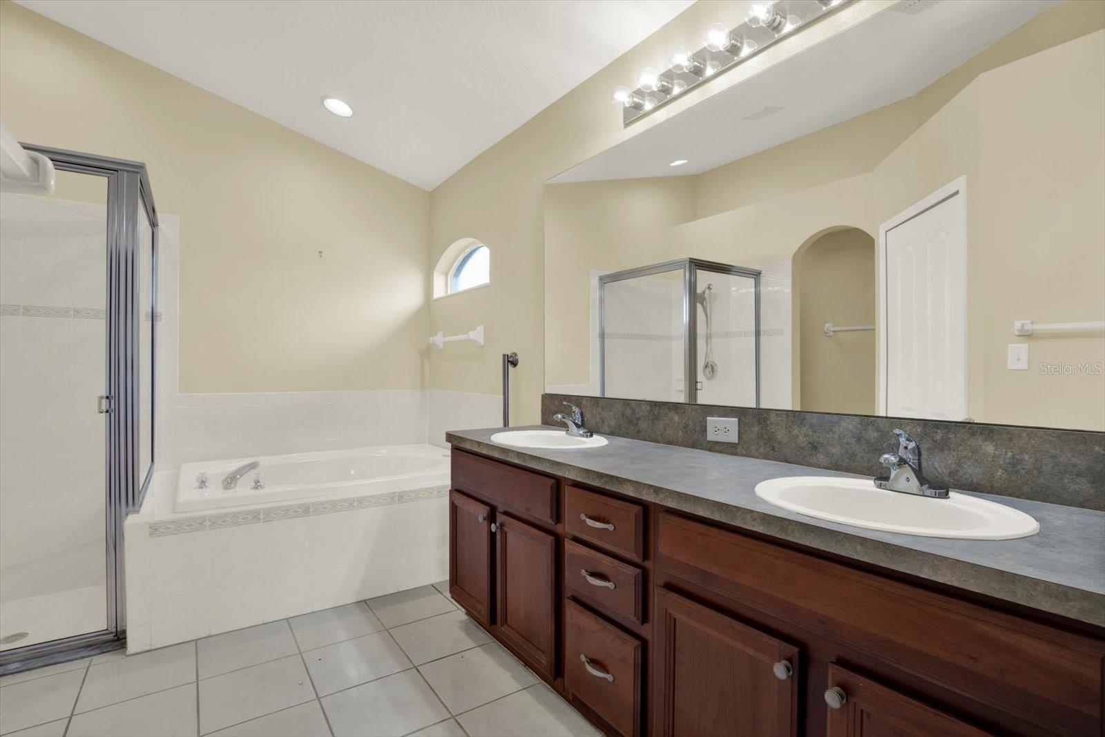 3624 CRESTHILL LN