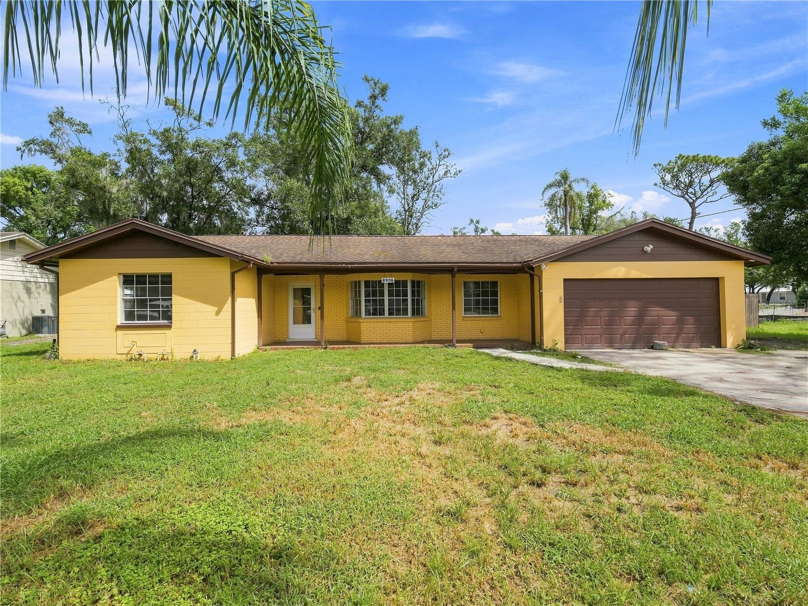 8906 E Lanway Dr, Tampa
