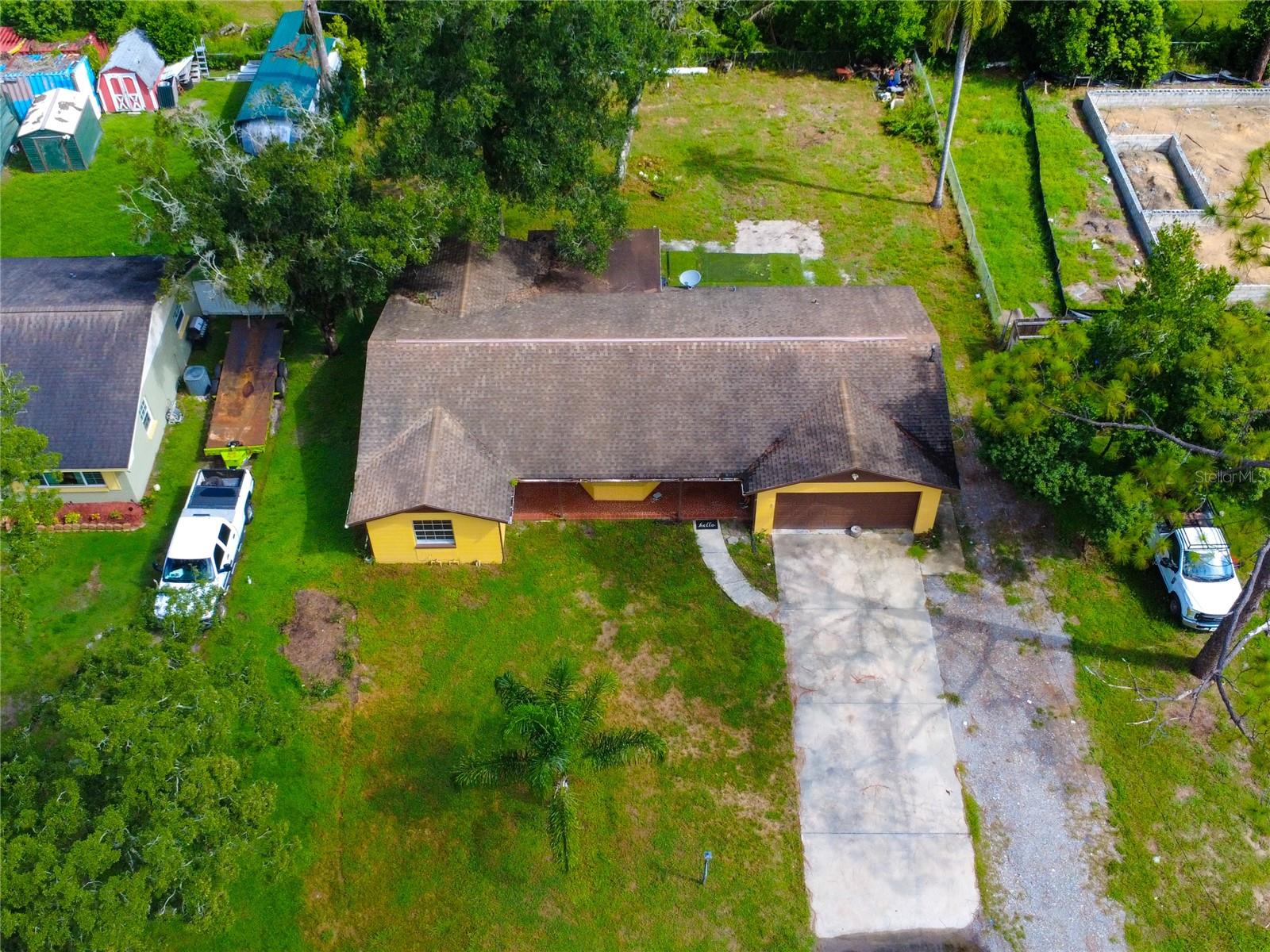 8906 E LANWAY DR
