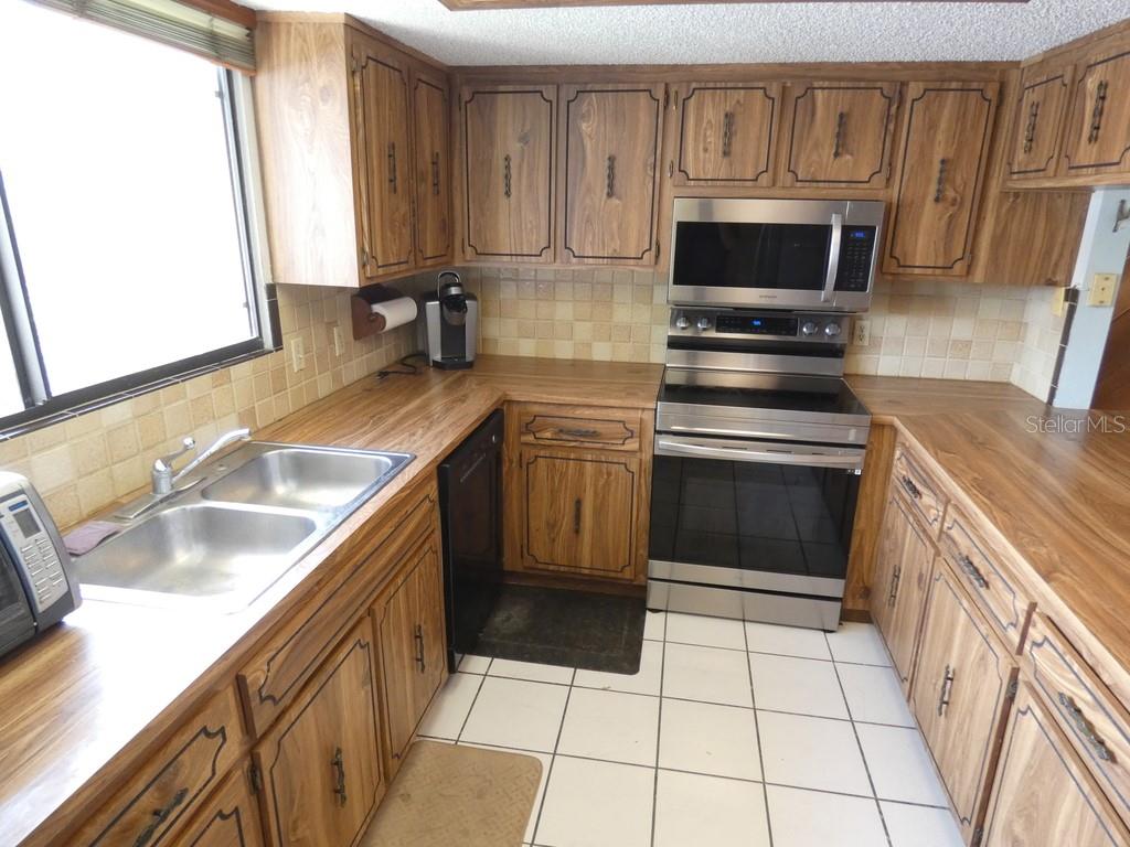 9940 EAGLES POINT CIR #3