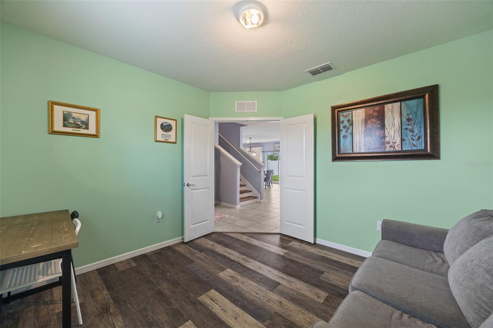 1007 GOLDEN SHINER AVE