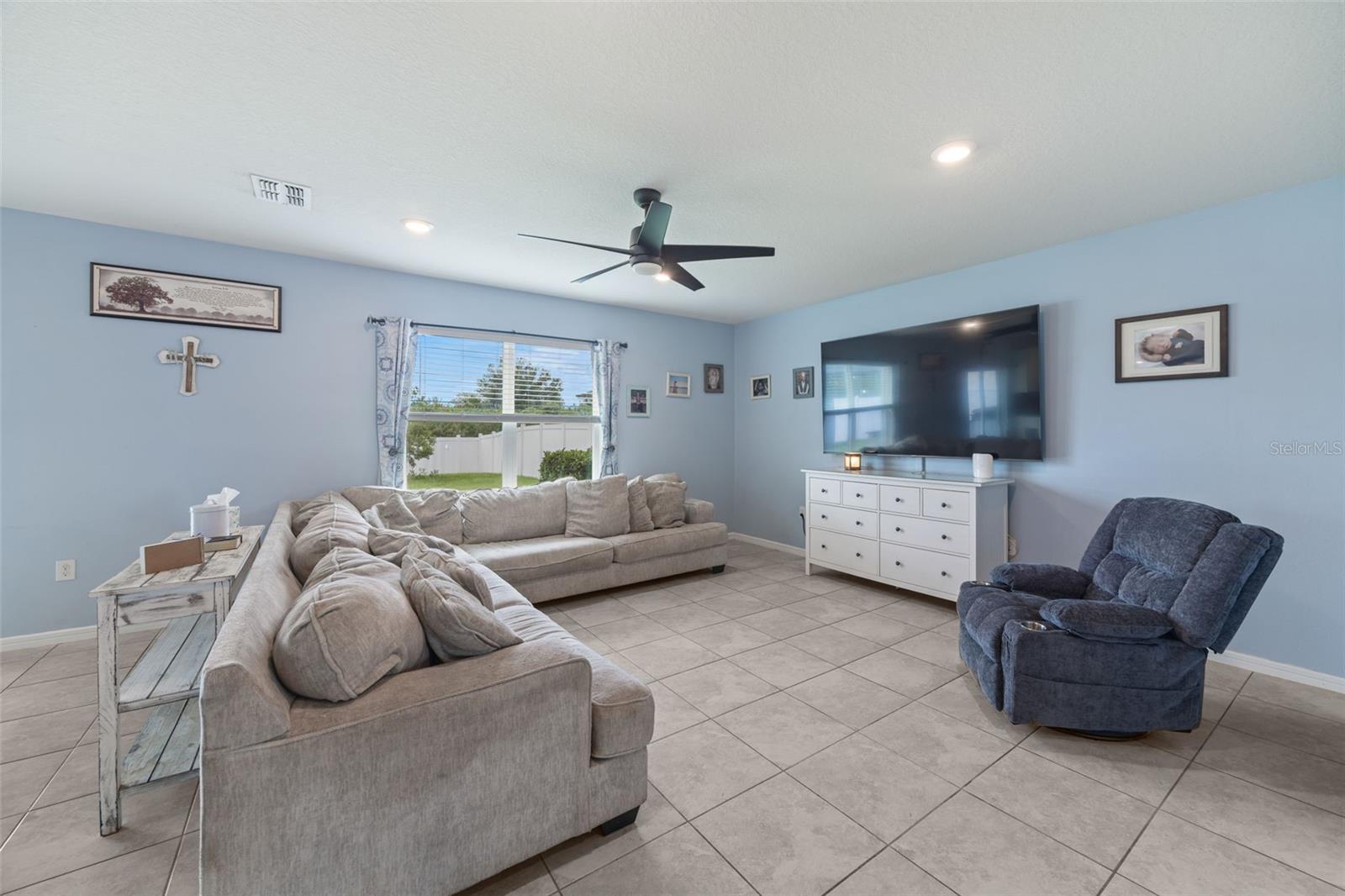 1007 GOLDEN SHINER AVE