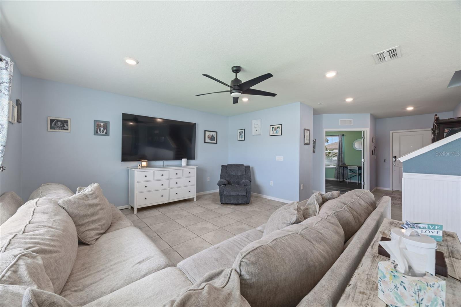 1007 GOLDEN SHINER AVE
