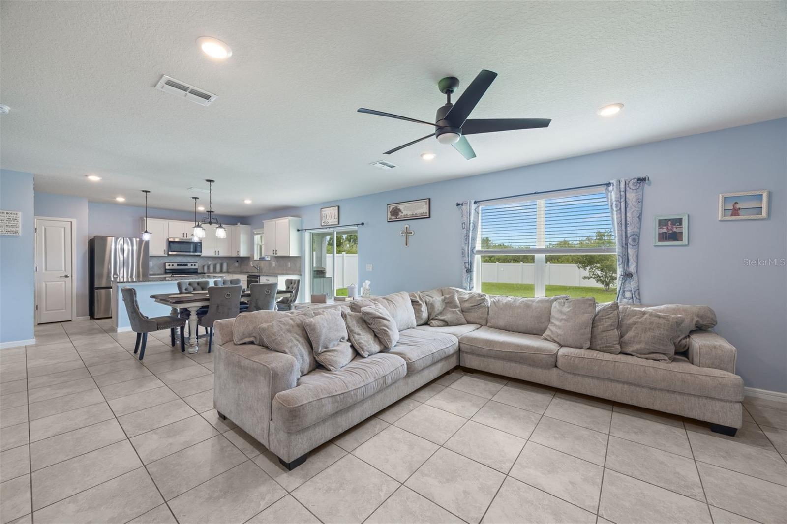 1007 GOLDEN SHINER AVE