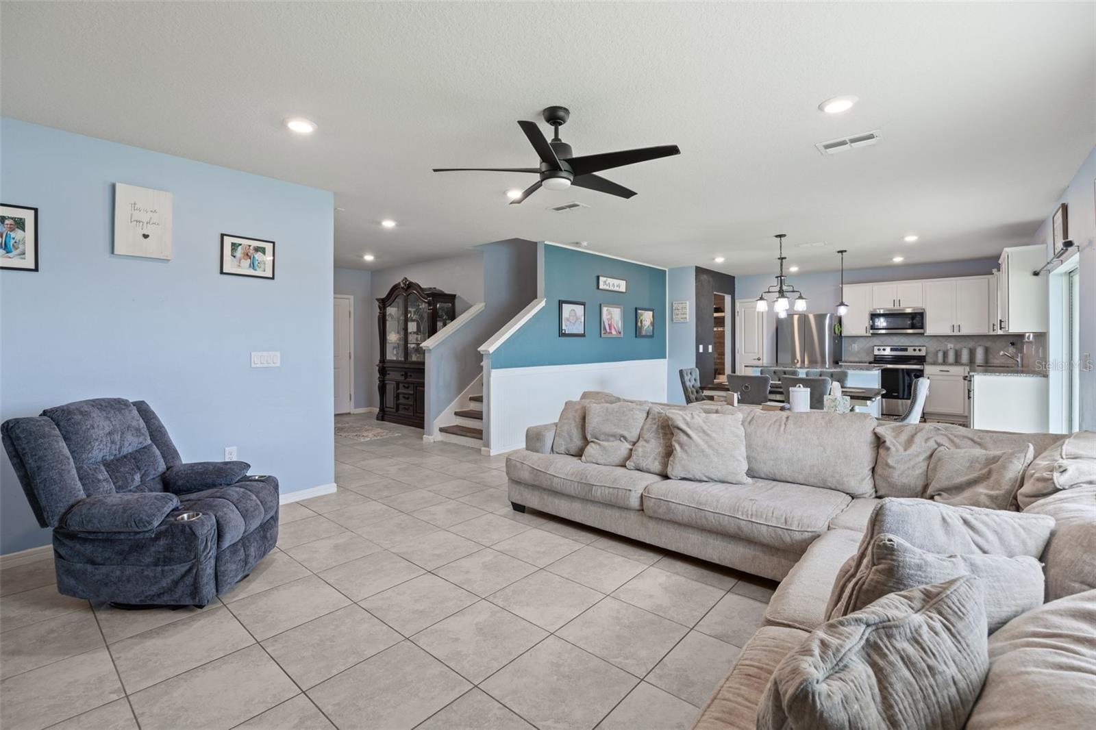1007 GOLDEN SHINER AVE