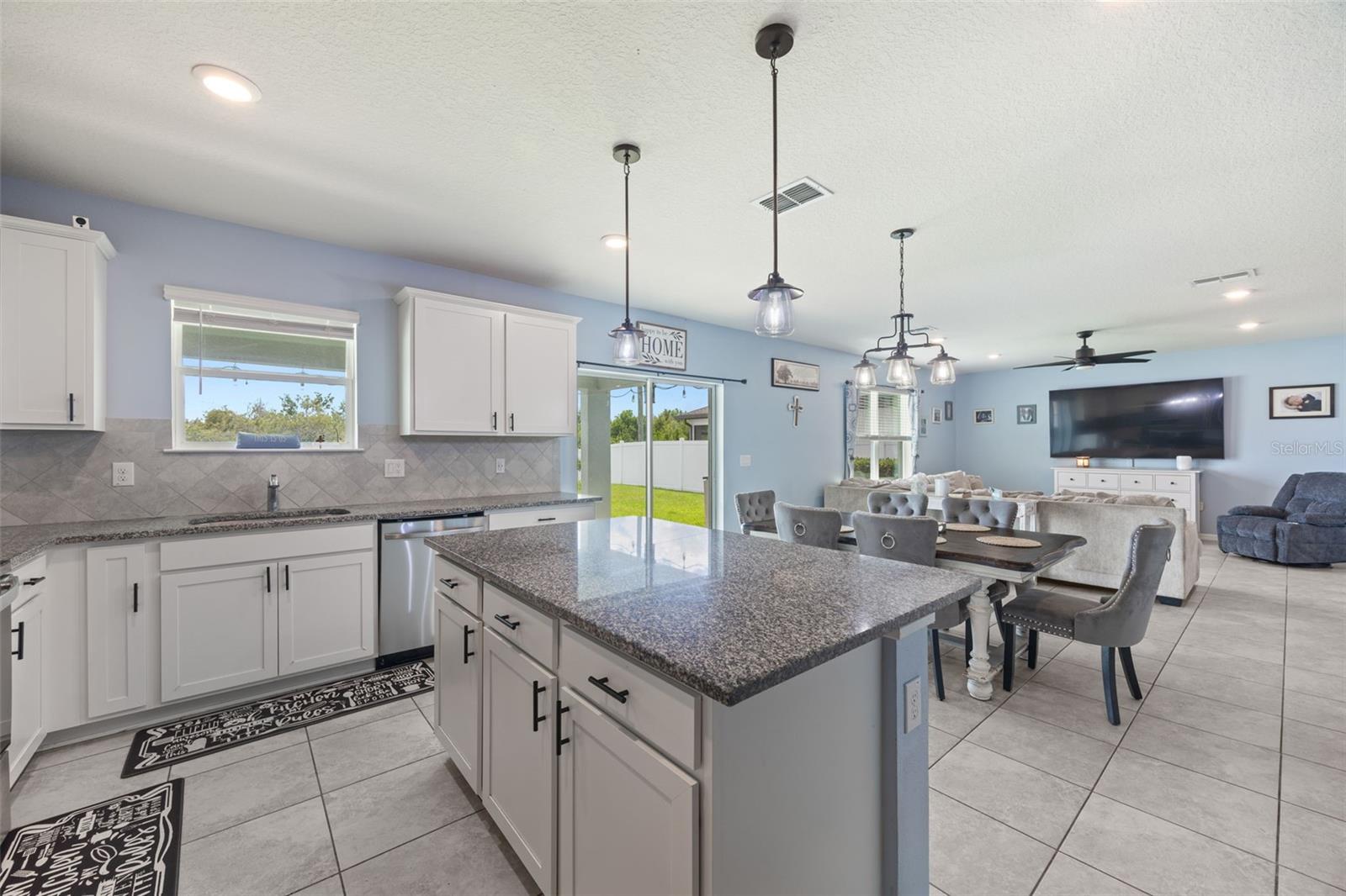 1007 GOLDEN SHINER AVE